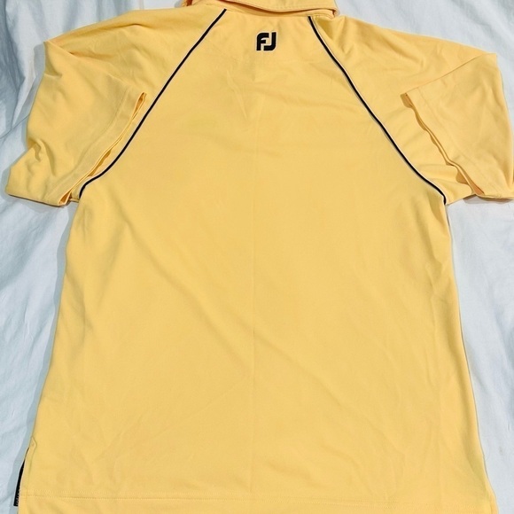 Footjoy Polo Shirt Men's Small. Buttery Yellow Embroidered Crest Golf Preppy - Picture 3 of 5